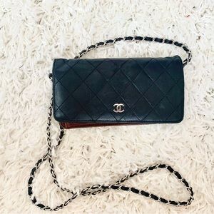 Chanel Lambskin Quilted Wallet w/unbranded chain and COA